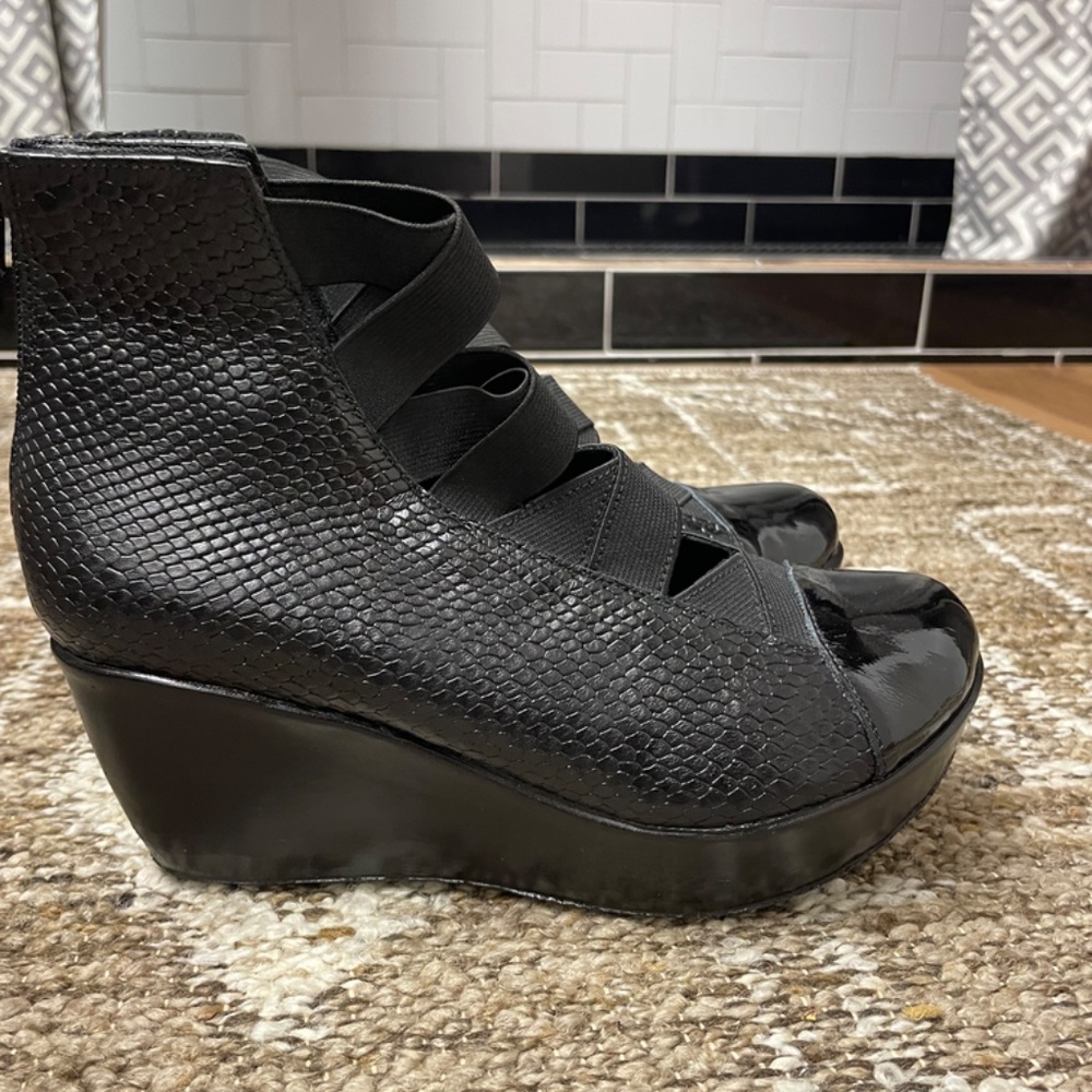 Shoes - Picture 3 of 8